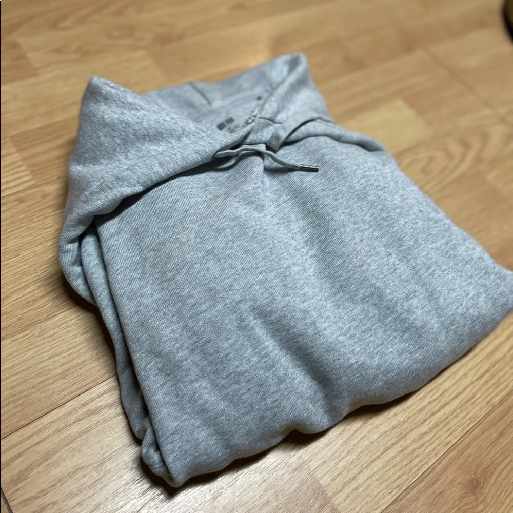 Uniqlo hooodie